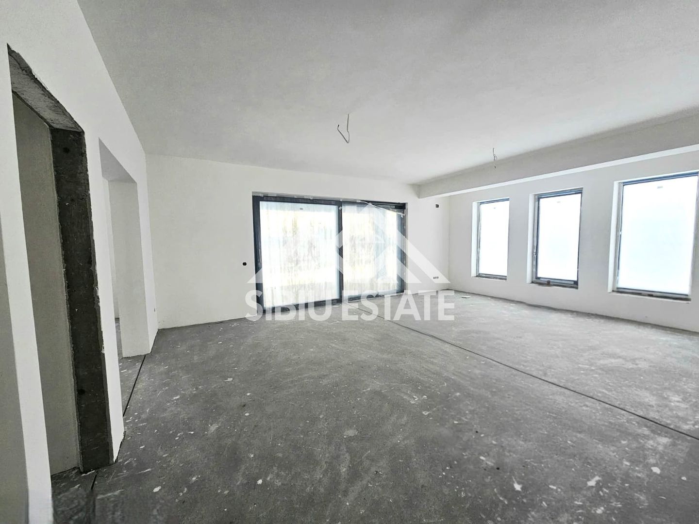 Casa mare cu carport, pivnita - Poză 4