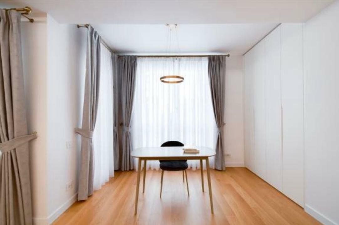 Apartament spatios de vanzare | Herastrau 2 camere + logie - Poză 9