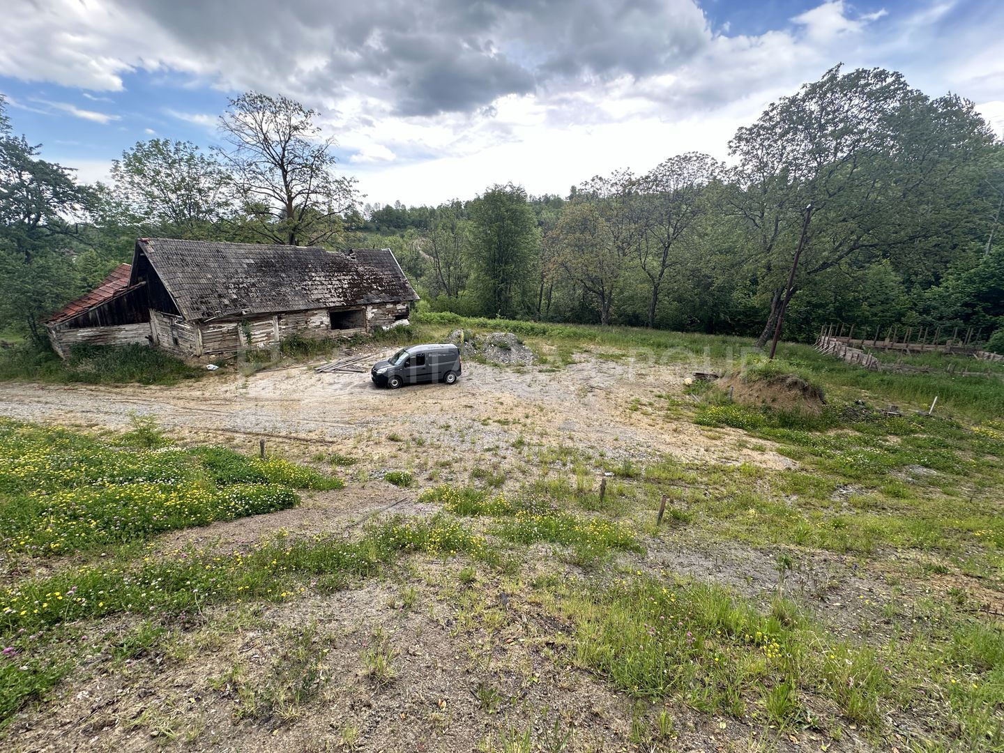 Teren intravilan 3054mp cu utilitati+constructie pe teren, langa vila Bran - Poză 1