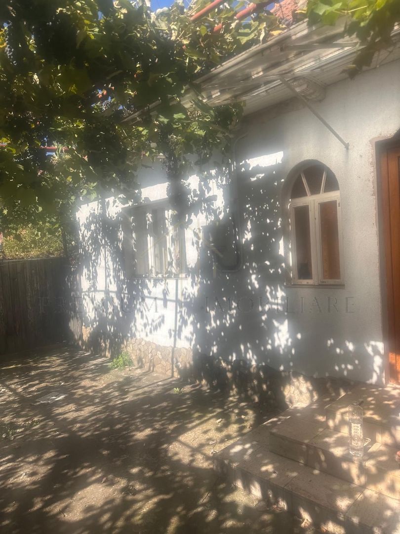 Casă batraneasca+ teren 999 mp intravilan în Oituz - Poză 2