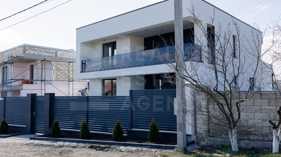 Vânzare, Hi-Tech, 2 nivele, 4 camere, strada  A. Lăpușneanu, Budești - Poză 1