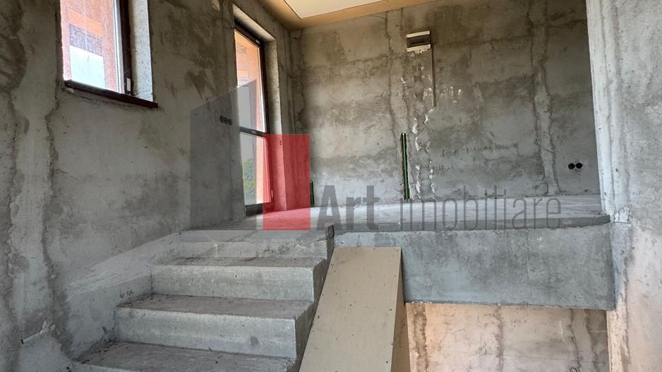 Casa la rosu in Peris - Poză 8