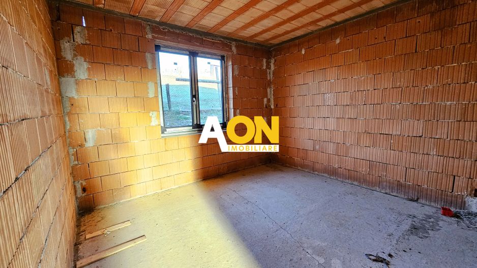 Casa la rosu, 5 camere, garaj, 479 mp teren, com. Ciugud - Poză 6