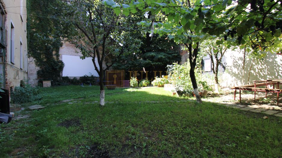 Spatios, 3 camere, centrala proprie, curte interioara - Poză 1