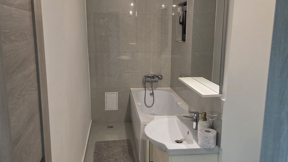 Închiriere 2 Camere Bd. Unirii, Parcare Inclusă, Renovat, 2 Balcoane - Poză 7