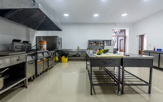 Spatiu recent renovat | 87mp | curent trifazic | zona ultra centrala - Poză 3