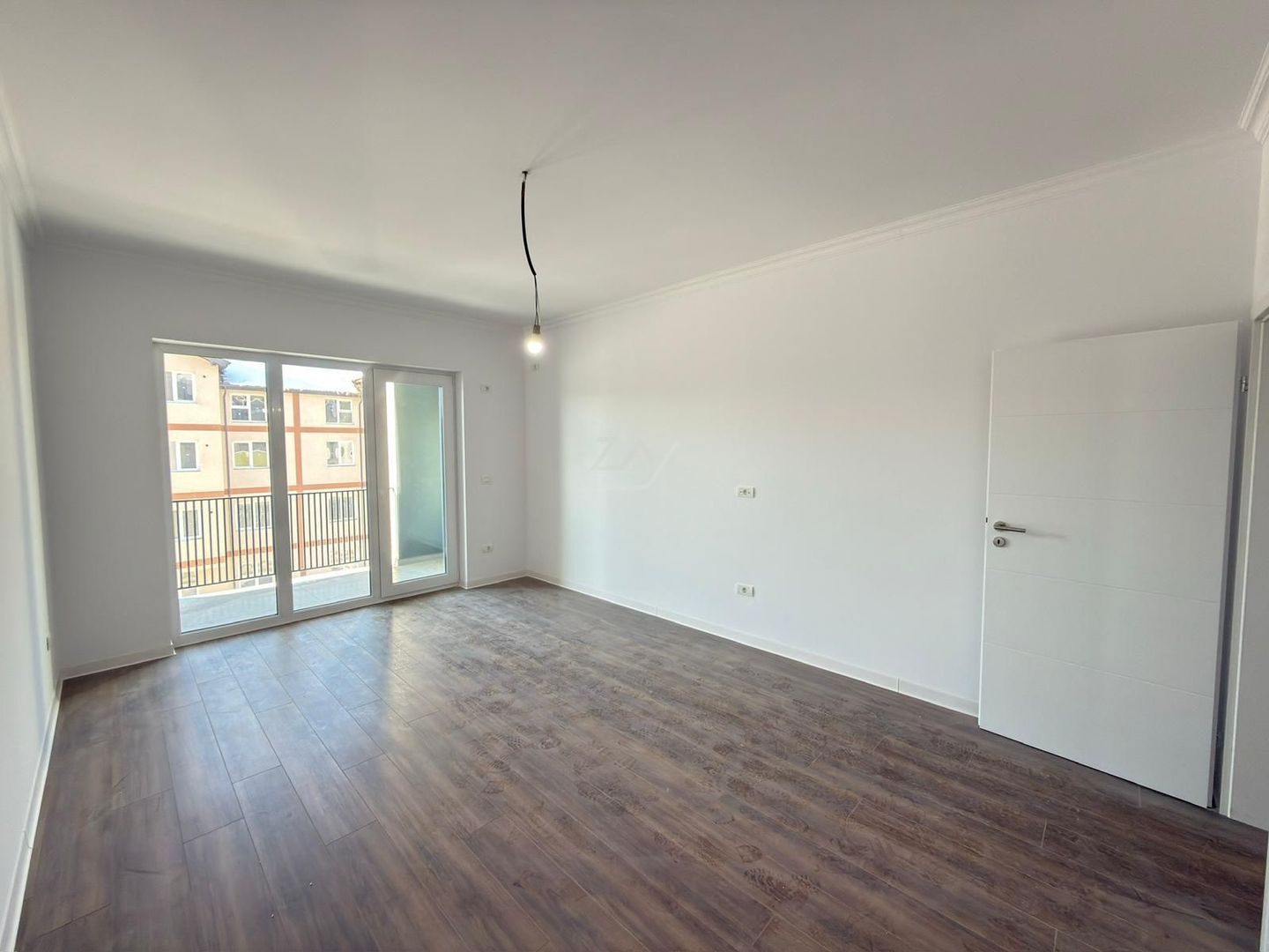 Bloc finalizat. Decomandat. 2 balcoane. Spatiu pod. - Poză 1