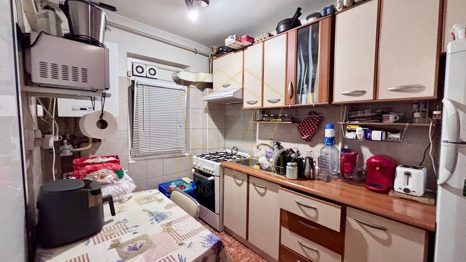 Apartament decomandat cu 3 camere, etaj 1 | Sagului - Poză 1