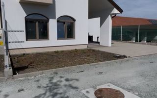 Casa rezidențială cu 7 camere, 3 băi, dressing, pivniță – Sura Mica - Poză 2