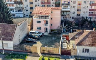 Casă spațioasă în mijlocul orasului, Str. Constantin Brâncuși - Poză 1