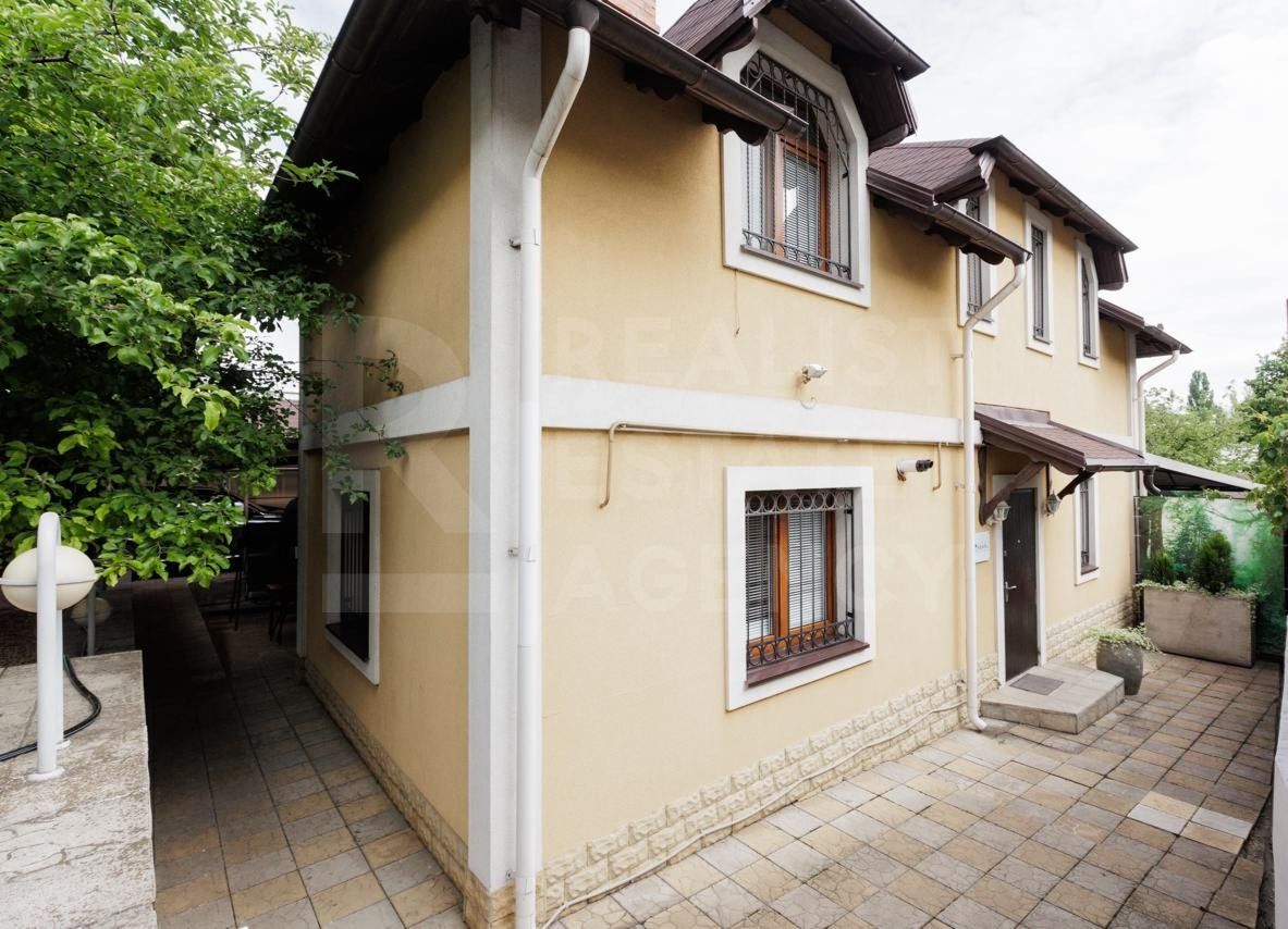 Chirie, casă, 2 nivele, 5 camere, str. Alexandru  Cosmescu, Centru - Poză 1