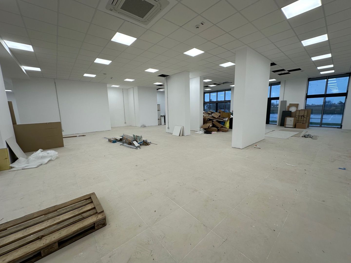 Spatiu comercial 425  mp / 12 locuri de PARCARE - Poză 9