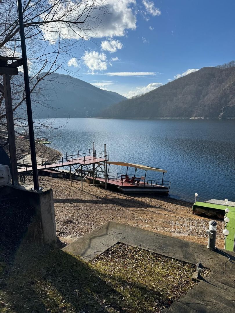 Casa de vacanta pe malul Lacului Tarnita, 650 m2 teren - Poză 1