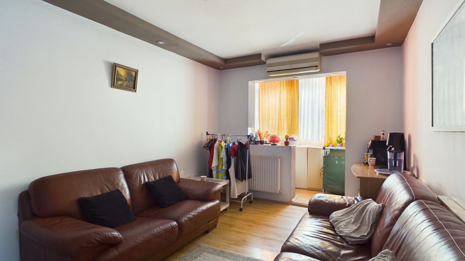 Apartament cu 3 camere, etaj intermediar, zona Spitalului Judetean - Poză 2