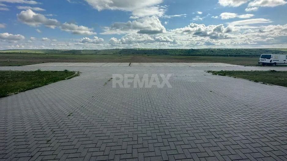Aerodromul Horesti 24 ha teren + 1400 m2 hangare și 550 m2 cladire administrativa - Poză 12