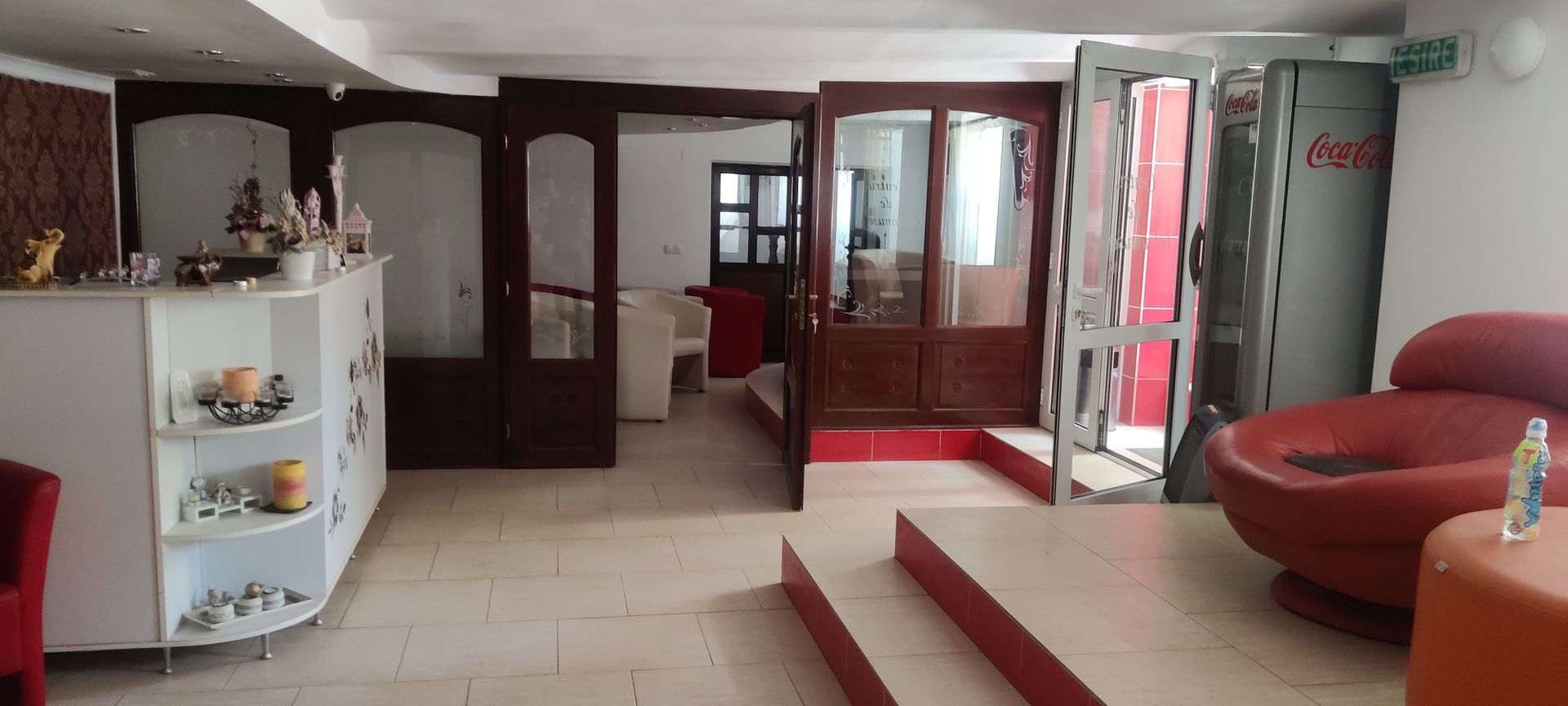 IDEAL PENTRU SALON INFRUMUSETARE / RESTAURANT/BAR/GRADINITE - Poză 7