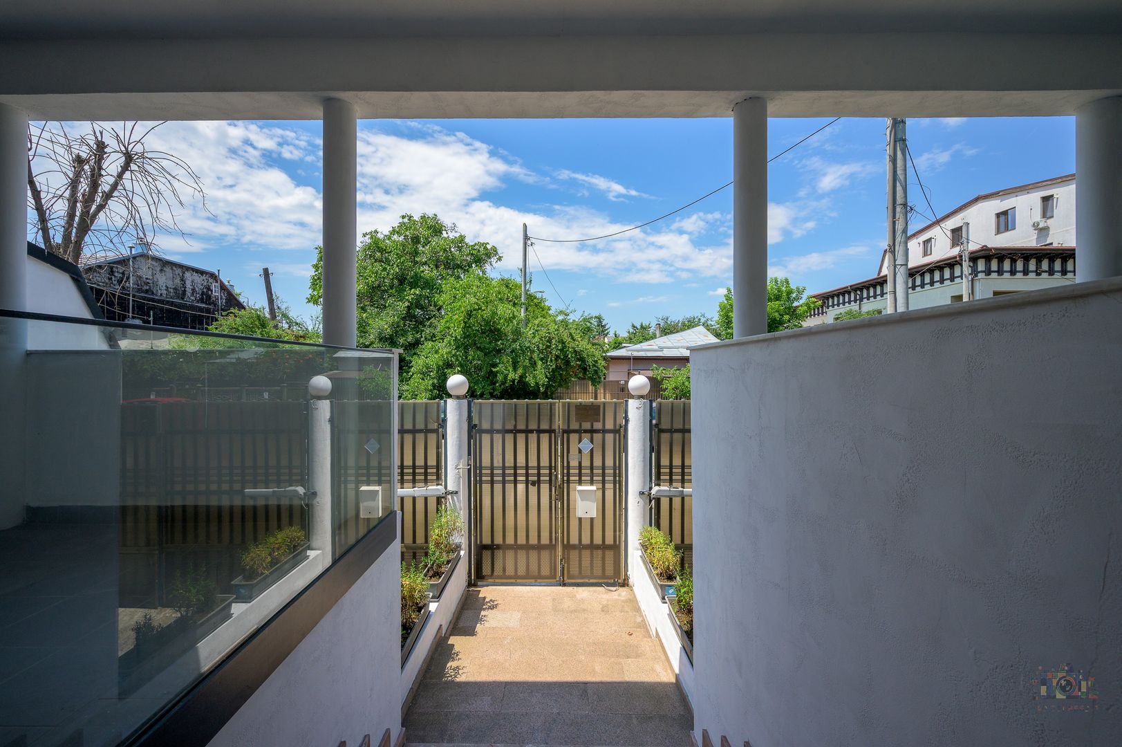 Vilă de arhitectură cu piscină, garaje și teren de 800 mp - Poză 54