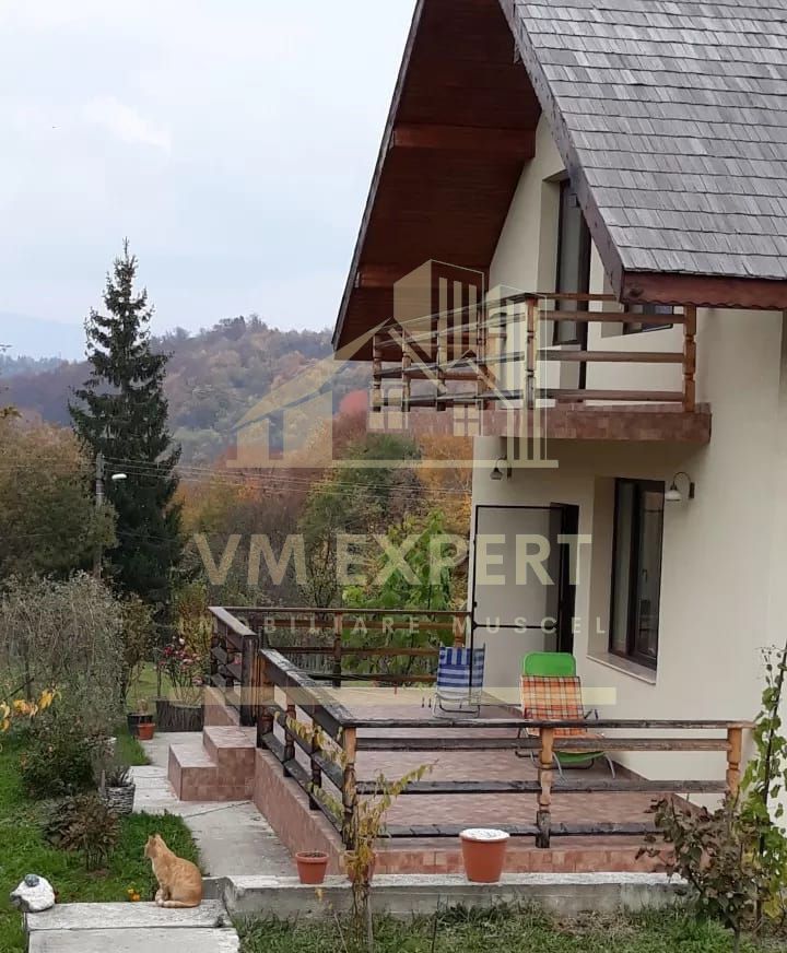 VILA DE VANZARE, CAMPULUNG, ZONA MARCUS, 150 MP, TEREN 1843 MP - Poză 15