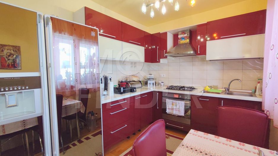 4 camere 106 mp cu Garaj si Parcare exterioara in Buna Ziua - Poză 3