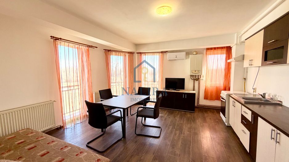 Apartament 3 camere de vânzare - Poză 1
