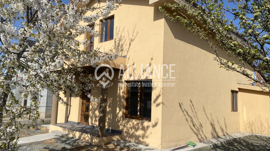 VALU LUI TRAIAN(COD 07) -Casa P+M 5 camere cu teren de 300 mp - Poză 2
