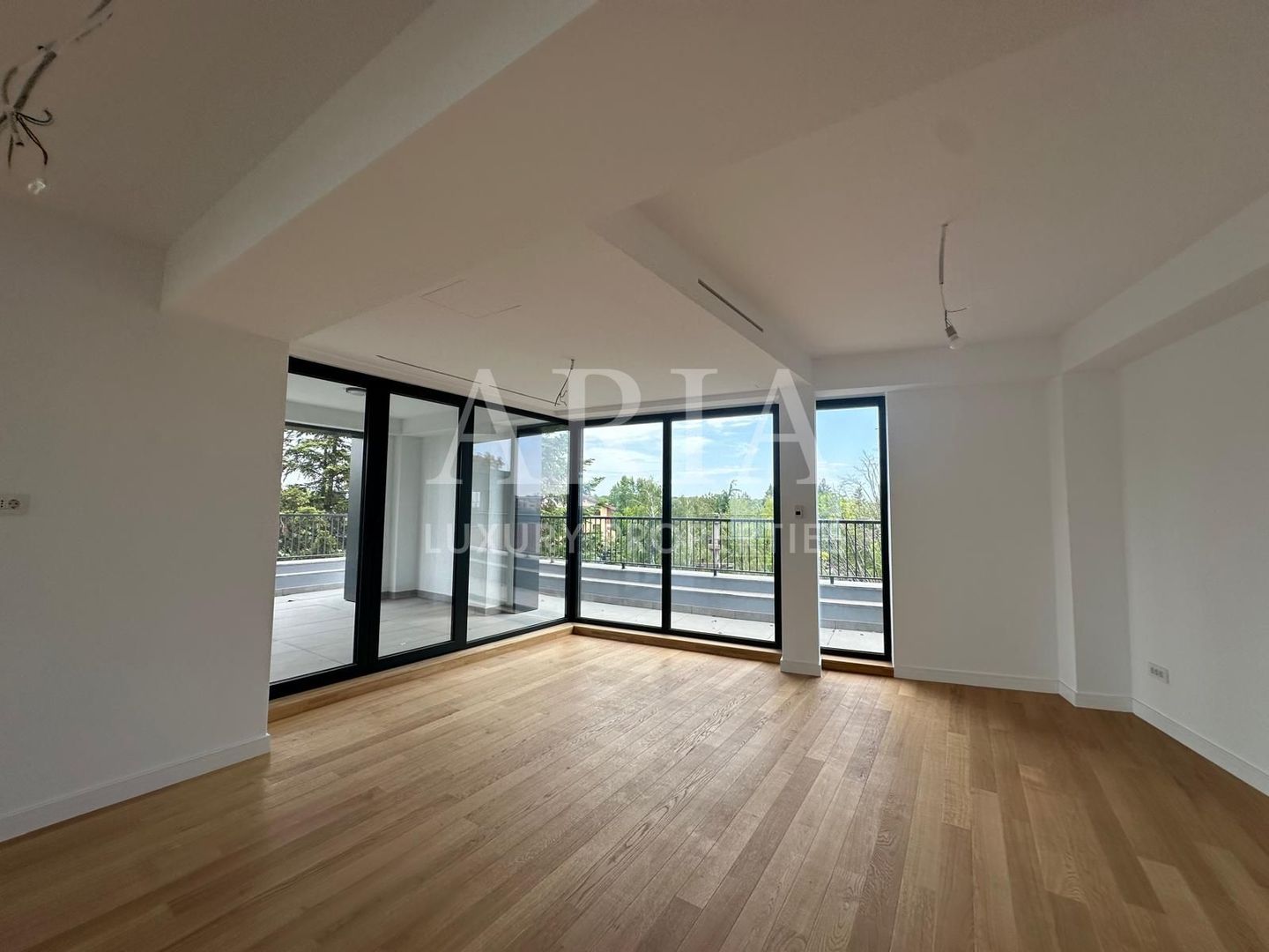 Penthouse superb -  vedere către pădure - Poză 4