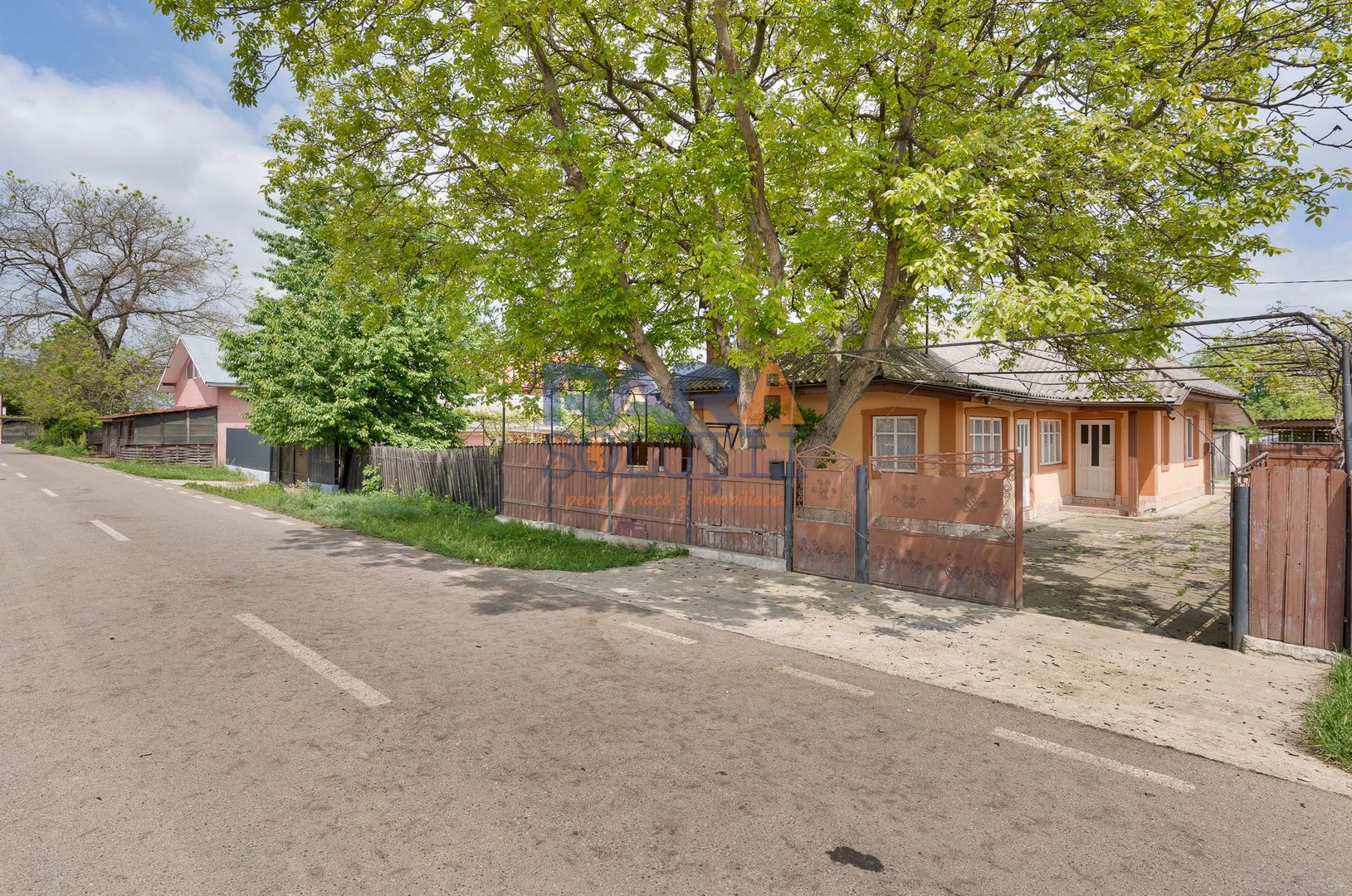 Gospodărie completă la preț de apartament mic. - Poză 2