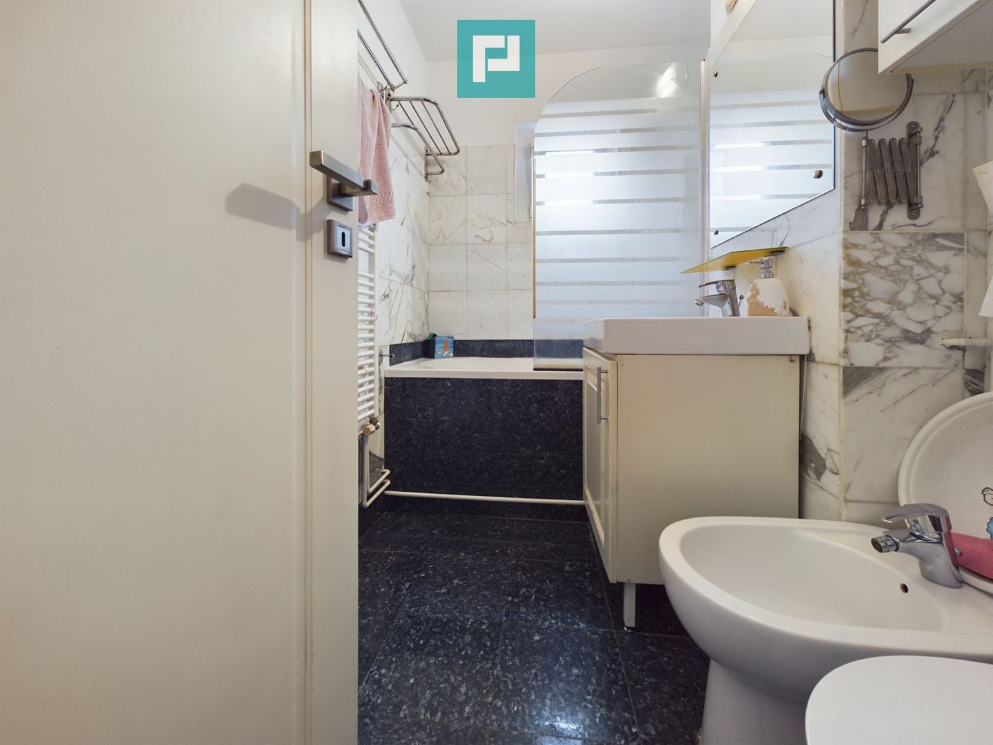 Apartament cu 3 camere în Alfa - Poză 9