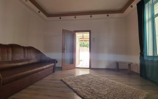 Casa, 4 camere, singur in curte - zona Schei - Poză 2