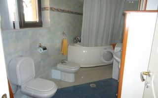 APARTAMENT SPATIOS CU 3 CAMERE LA INCHIRIERE LANGA PARCUL HERATSRAU - Poză 8