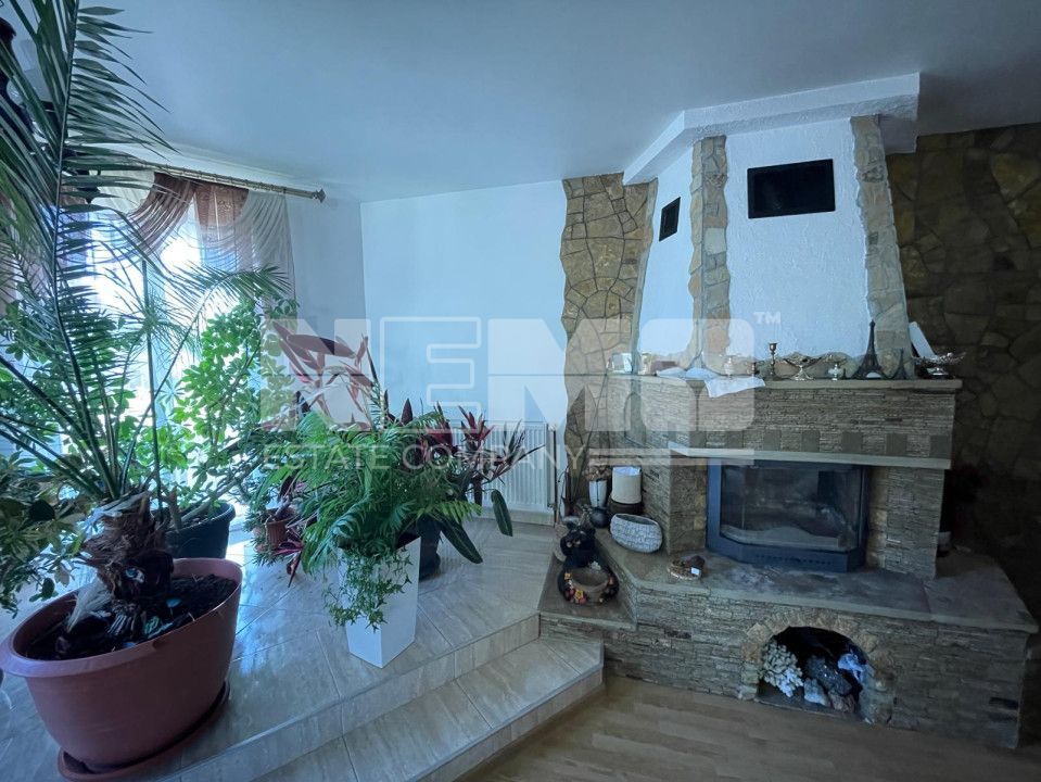 Casă cu etaj |teren generos| garaj dublu și seră | Oportunitate unică! - Poză 9