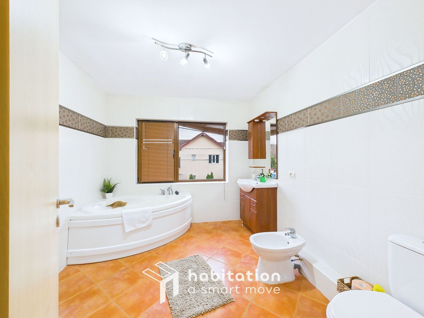 Casă individuală cu spațiu amplu și liniște absolută în Ghiroda - Poză 17