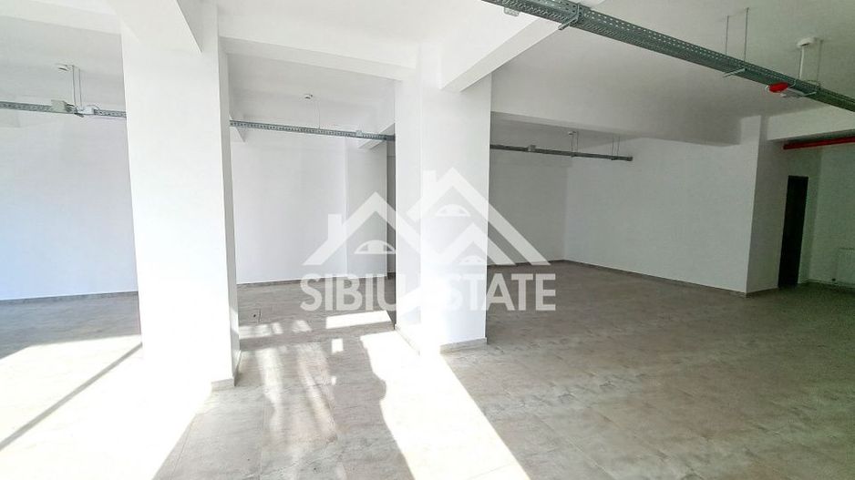 Spatiu comercial vad stradal, vitrine - Poză 12