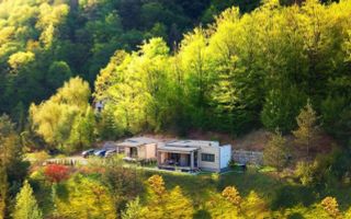 Complex turistic de vânzare în Slănic Moldova - hotel, pensiune - Poză 3