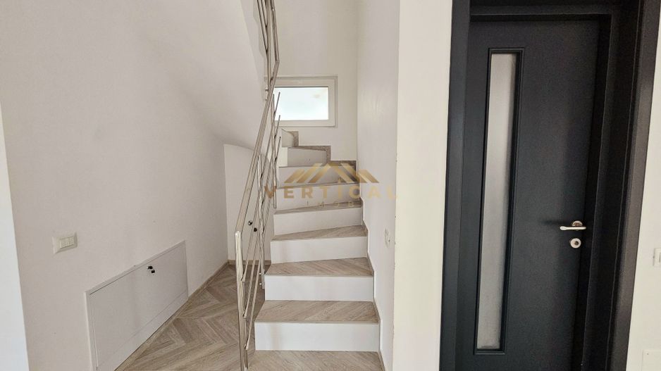 Vila la intrare in comuna Berceni - Poză 9