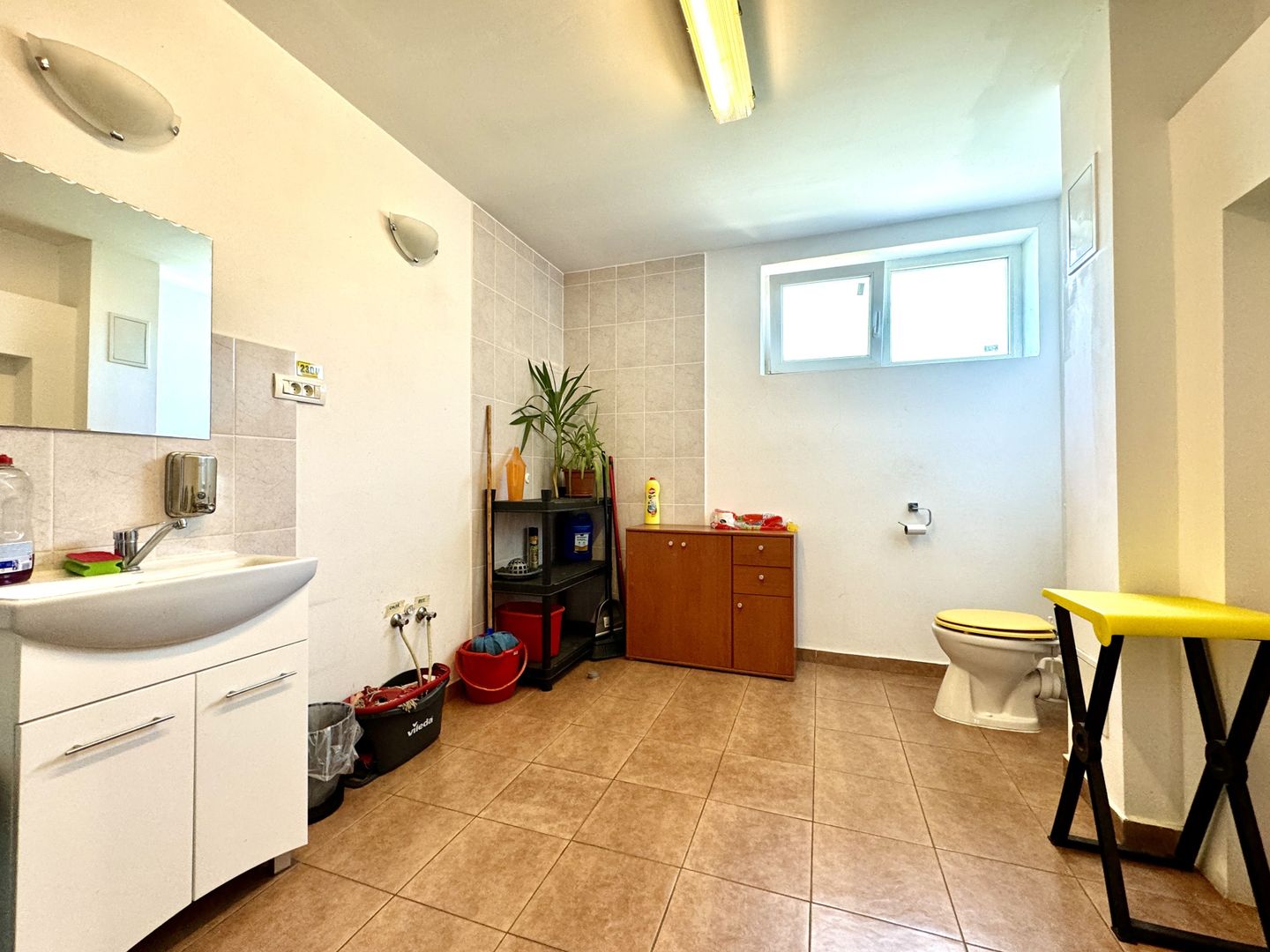 Birou cu 3-4 posturi de lucru - Poză 4