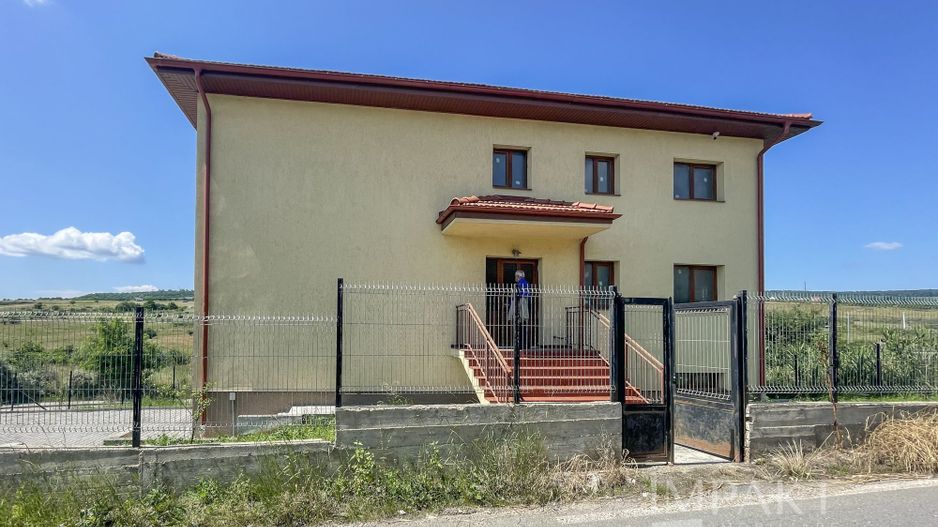 Casa individuala pe 3 niveluri pretabila pentru birouri, in cartierul Iris - Poză 24