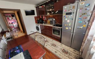 vand apartament 3 camere, etaj 2 , zona Alunis - Poză 4