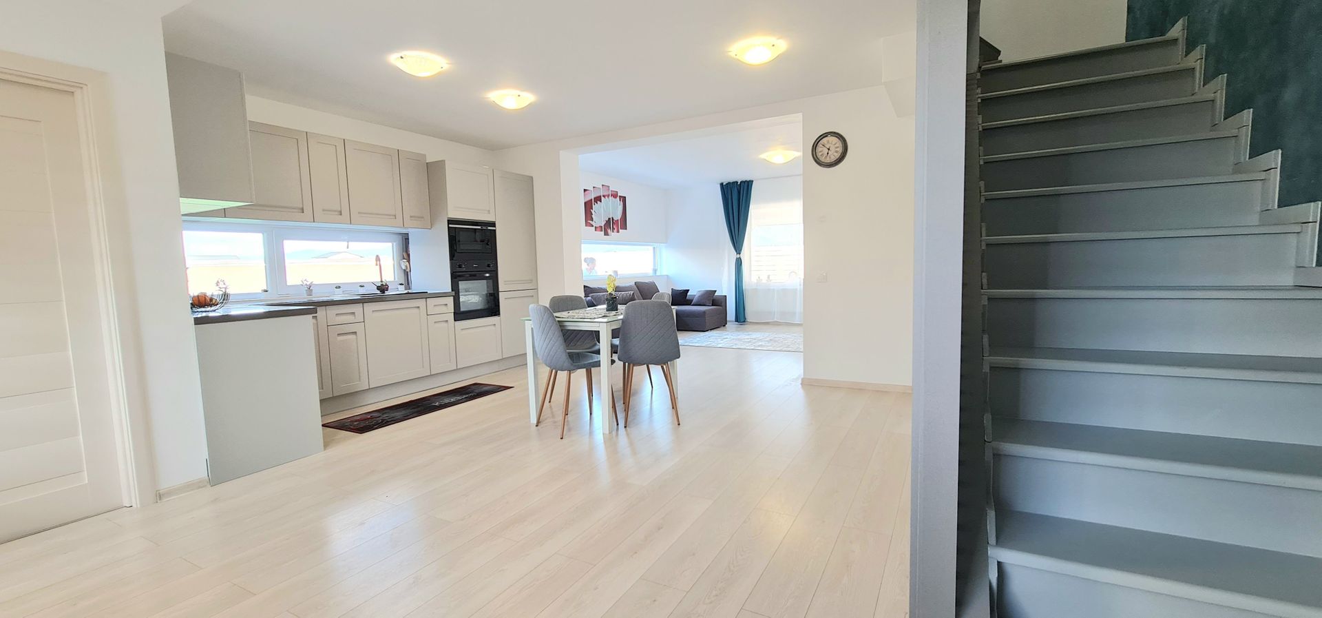 Casa 4 camere cu garaj mobilata si utilata cartier Izvor Tarlungeni - Poză 13