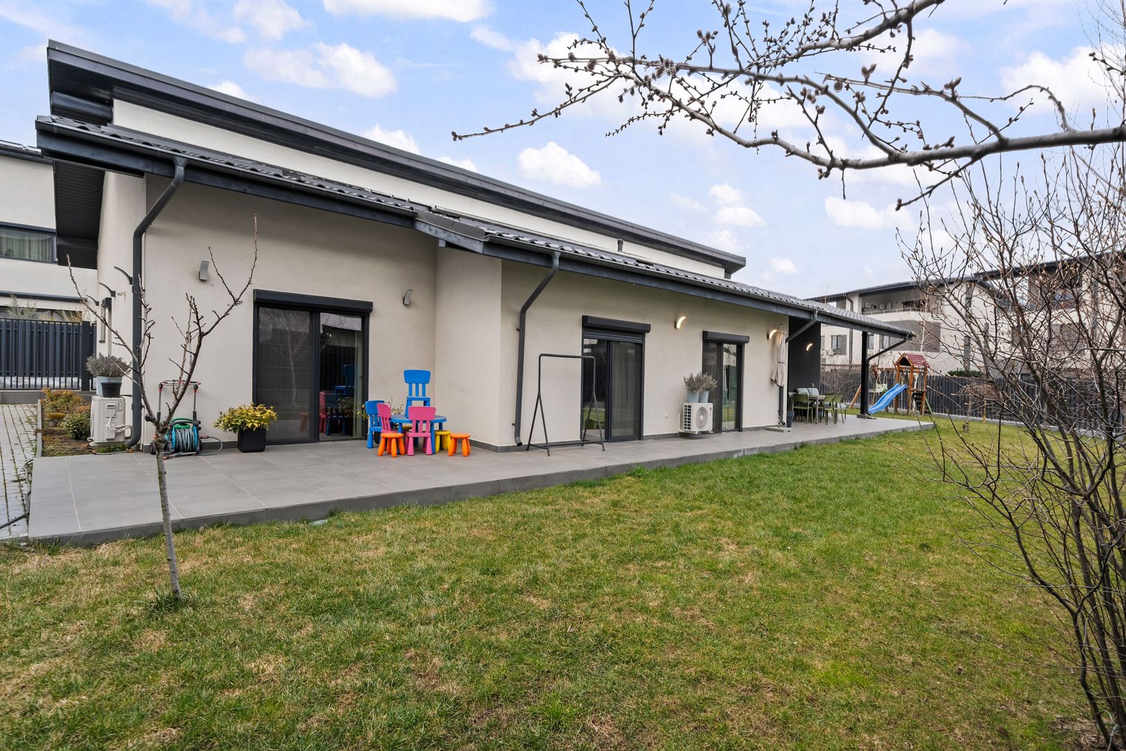 Vila pe parter cu 5 camere  | 655 mp teren | dotata cu panouri solare - Poză 2