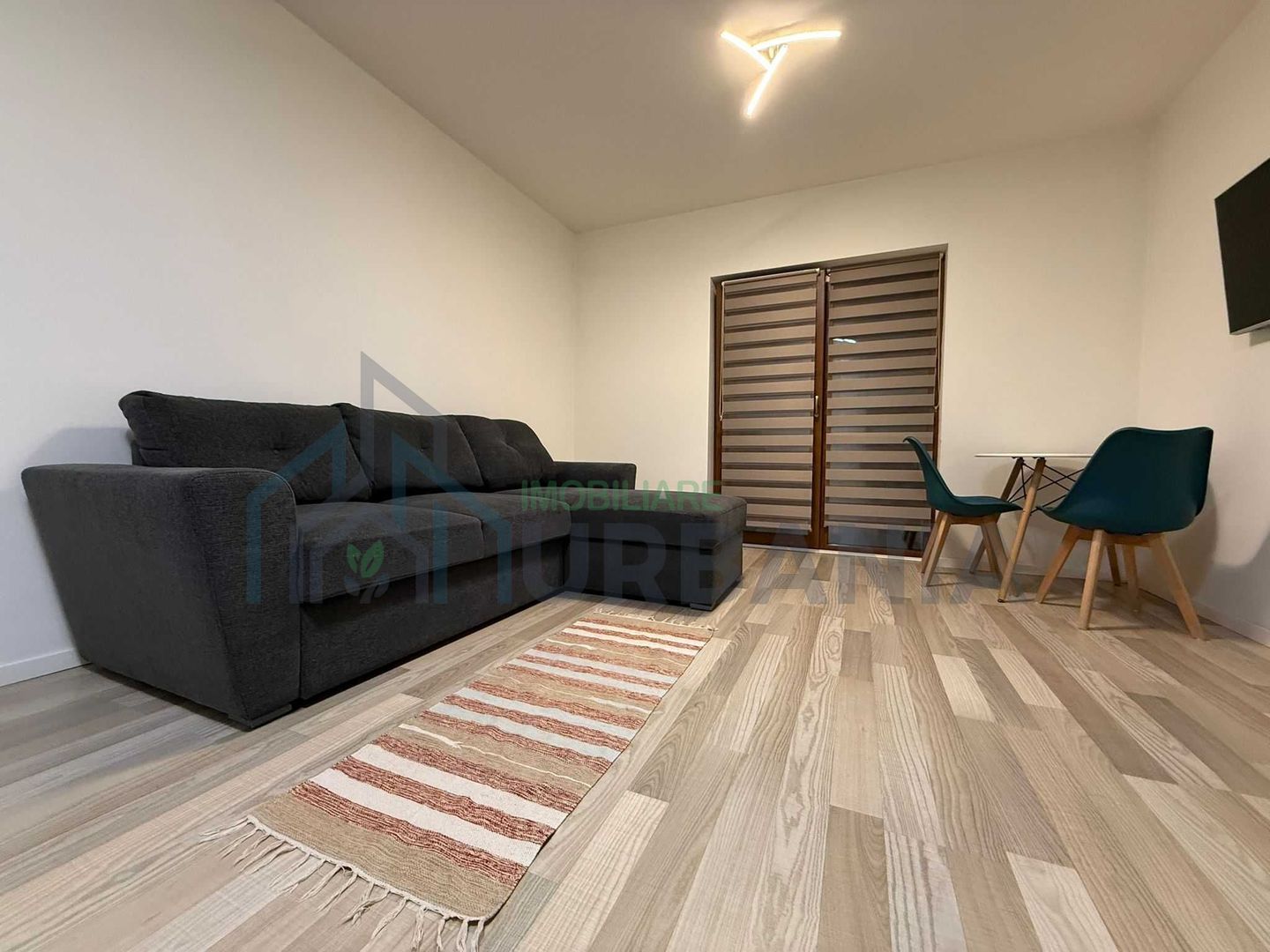 Închiriez apartament 2 camere ESQ Village + loc de parcare - Poză 3