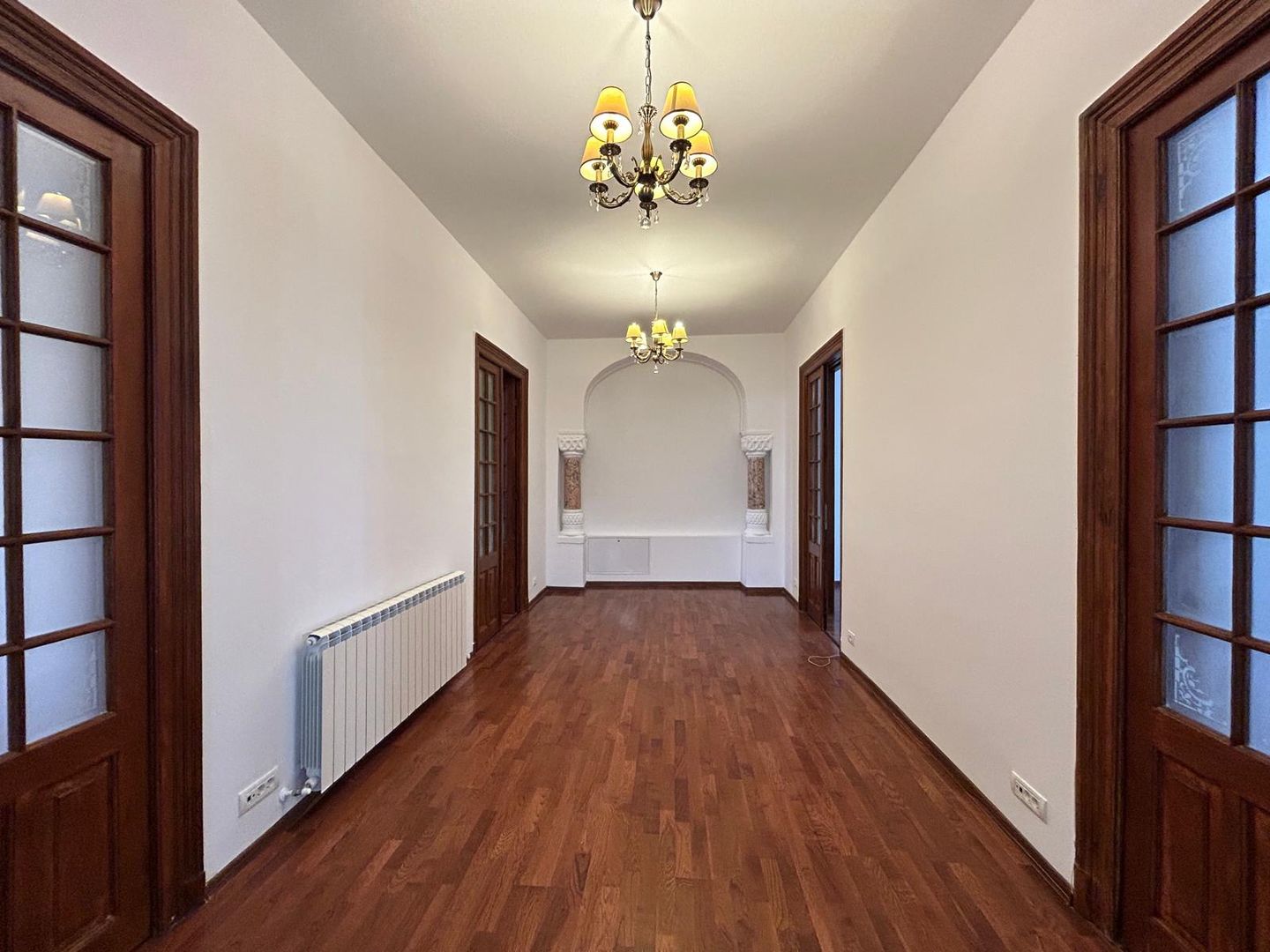 Vilă Neoclasică Arh. Enescu Cișmigiu 4 camere - Poză 2