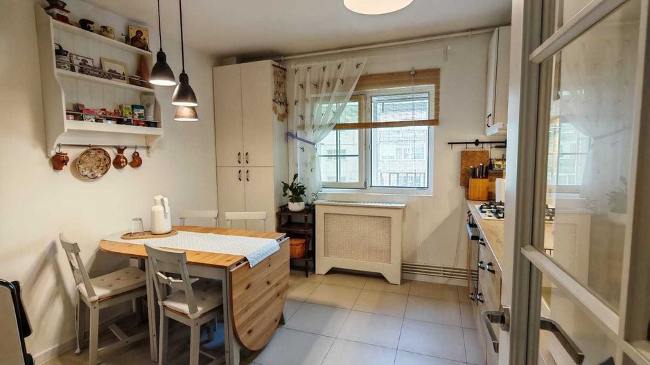 Apartament luminos 2 camere. Zona Tineretului. Cu  Centrala. Loc Parcare. - Poză 3