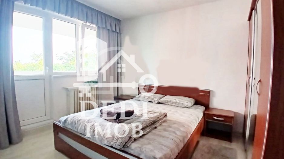Apartament de vânzare cu 3 camere în zona Rogerius, Oradea - Poză 3