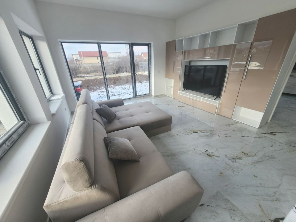 Casa individuala cu 3 camere, 600 mp teren, Kaufland- Cetate - Poză 2