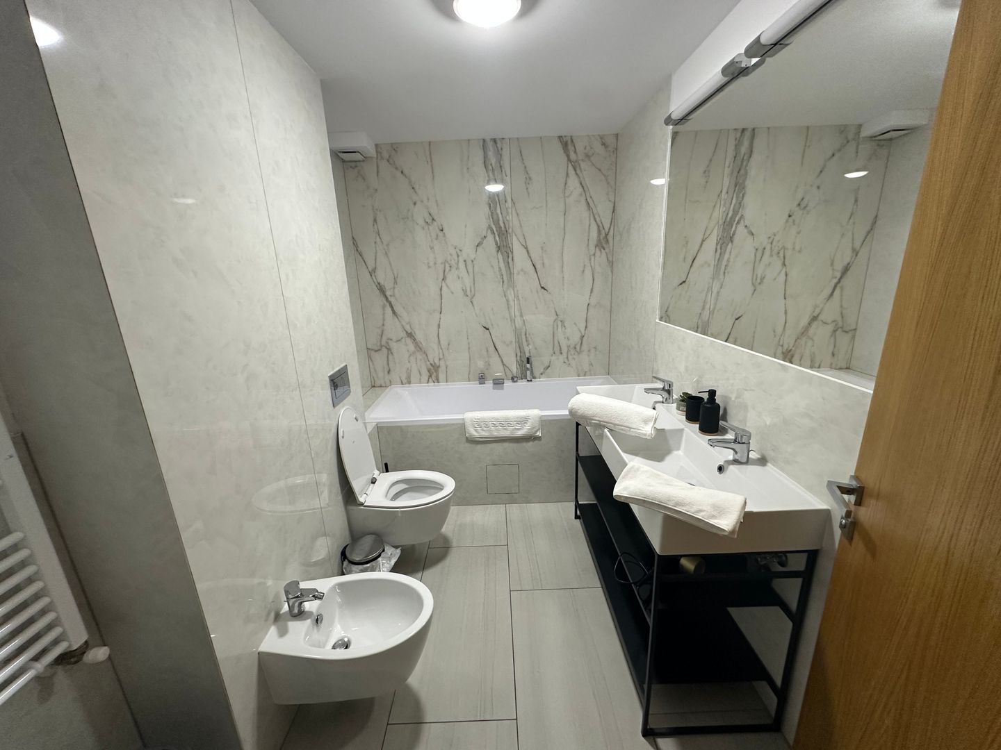 Apartament bloc nou 3 camere - parcare subterana - Poză 10
