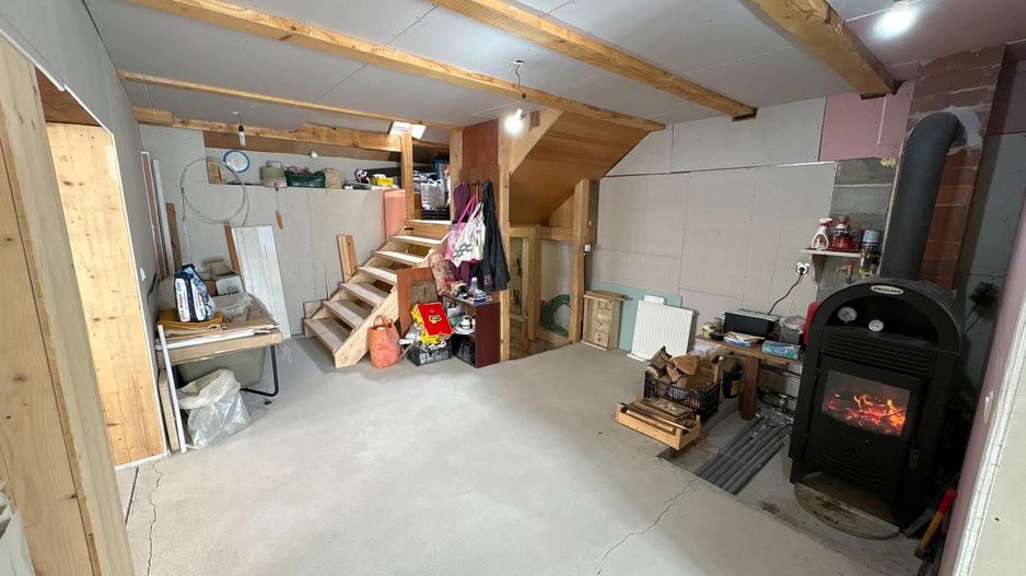 Casă de vanzare 6 camere 220 m² utili cu 376 M² teren la șosea - Poză 7