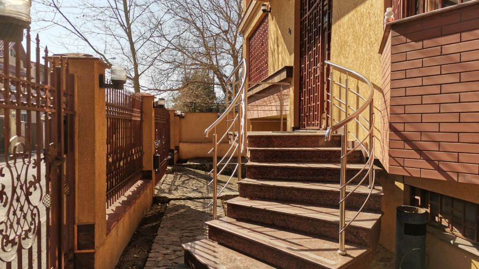 Vila str Garlei cu garaj dublu - Poză 2