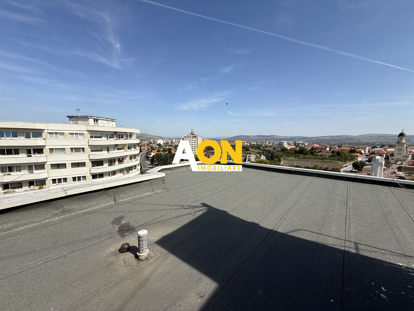 De vanzare apartament 2 camere, vedere superba Cetatea Alba Carolina - Poză 17