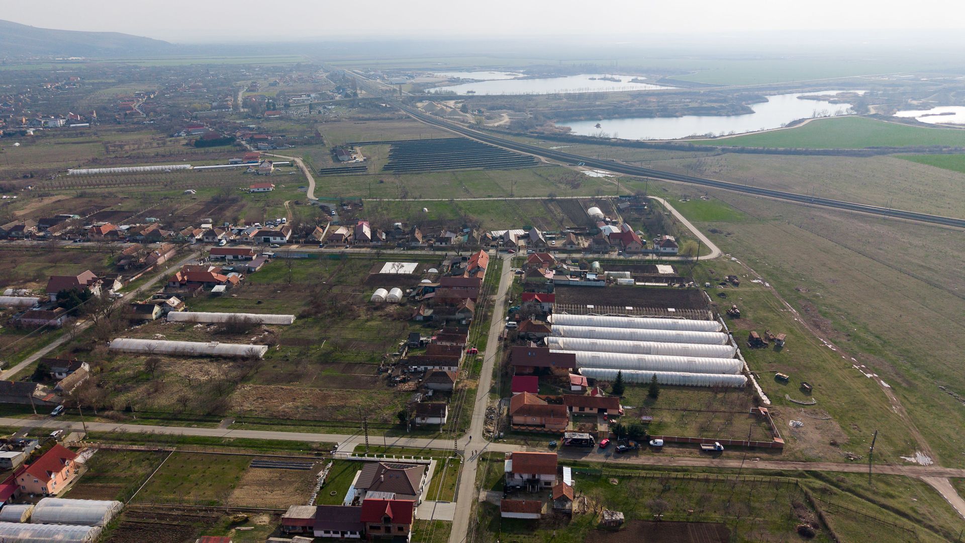 Teren 1.570 mp + casă din cărămidă–zonă liniștită - Poză 5